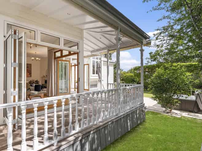 32 Clarence Road, Northcote Point