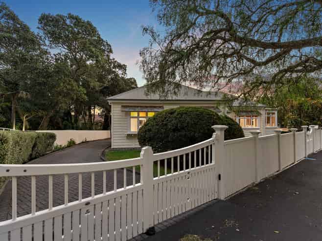 32 Clarence Road, Northcote Point