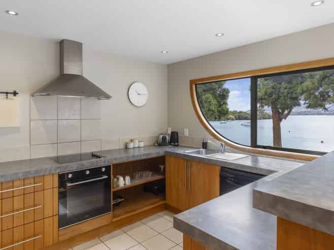 2/870 Acacia Bay Road, Acacia Bay