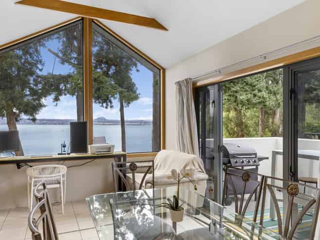 2/870 Acacia Bay Road, Acacia Bay