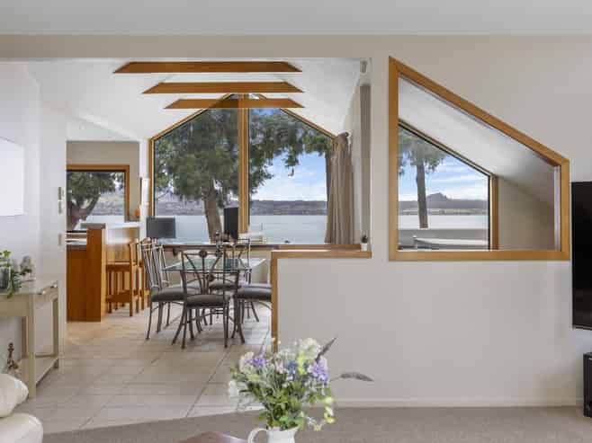 2/870 Acacia Bay Road, Acacia Bay