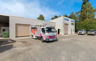 275sqm 4 Bay Industrial Warehouse with Large Yard