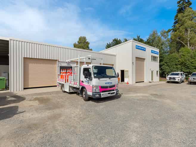 275sqm 4 Bay Industrial Warehouse with Large Yard