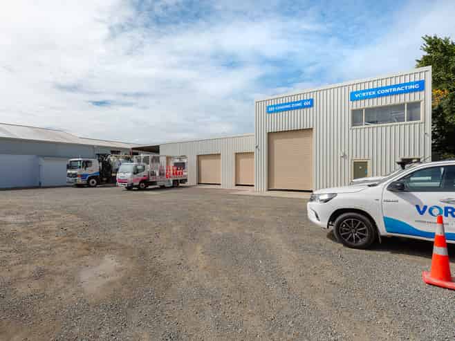 275sqm 4 Bay Industrial Warehouse with Large Yard