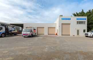 275sqm 4 Bay Industrial Warehouse with Large Yard
