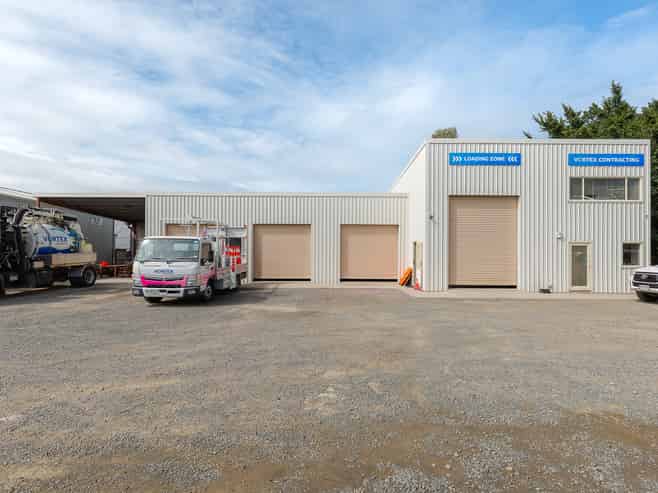 275sqm 4 Bay Industrial Warehouse with Large Yard