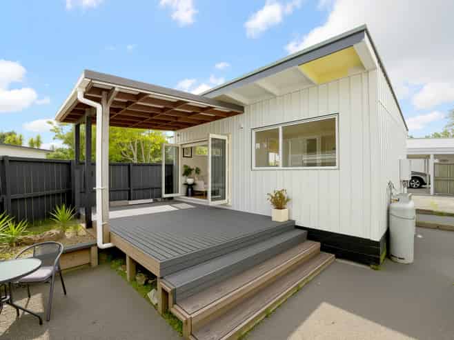 3/176 Henderson Valley Road, Henderson