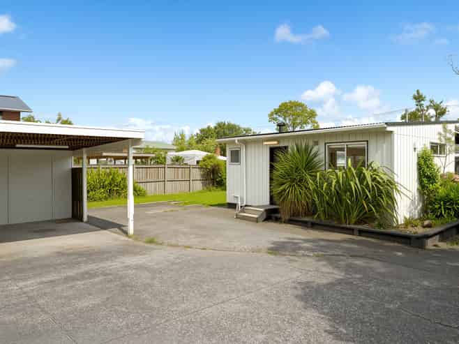 3/176 Henderson Valley Road, Henderson