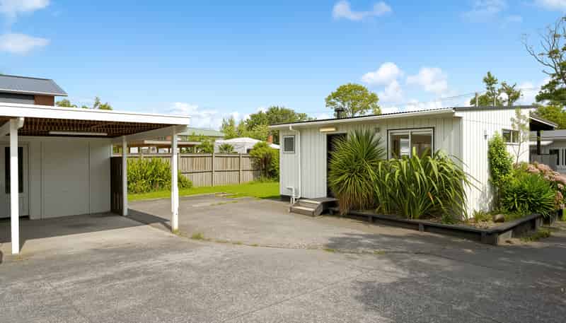 3/176 Henderson Valley Road, Henderson