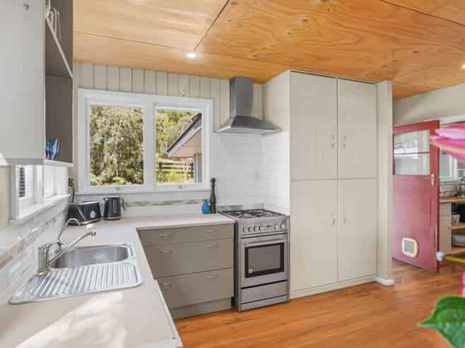 379 Pyramid Valley Road, Pyramid Valley