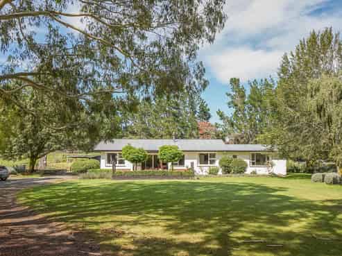 379 Pyramid Valley Road, Pyramid Valley