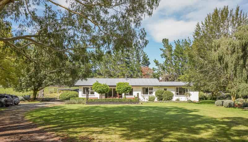 379 Pyramid Valley Road, Pyramid Valley