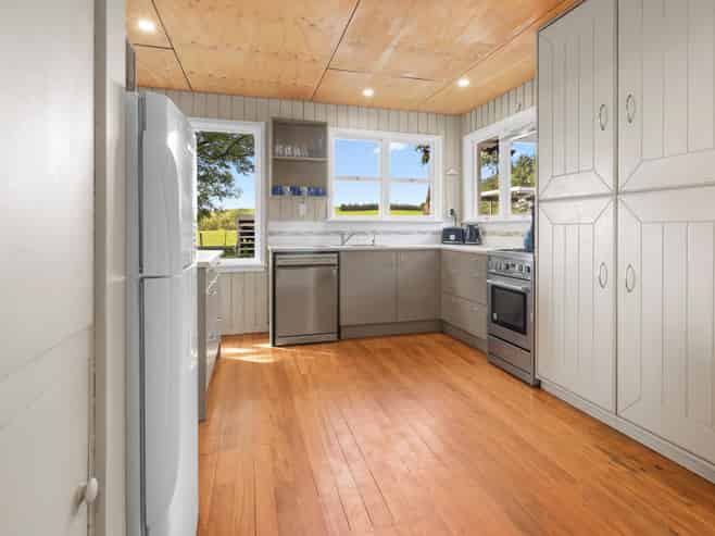 379 Pyramid Valley Road, Pyramid Valley