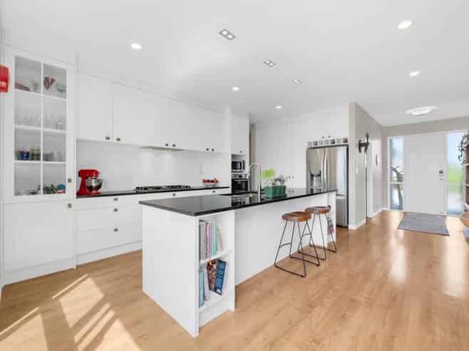 9 Defender Crescent, Beachlands