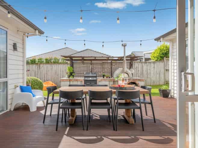 9 Defender Crescent, Beachlands