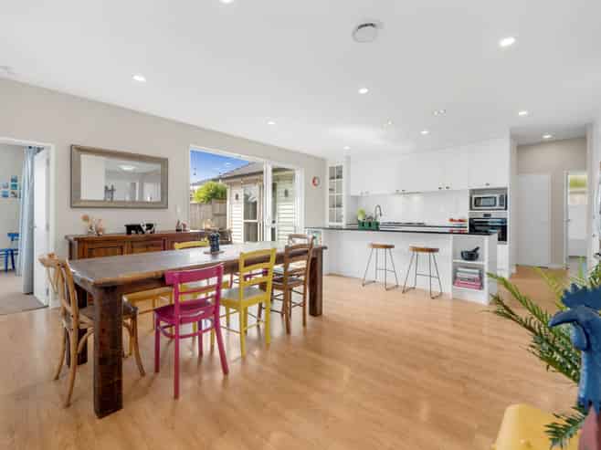 9 Defender Crescent, Beachlands