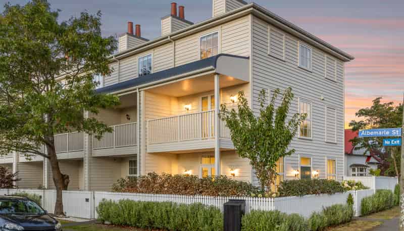 67 Hastings Street West, Sydenham