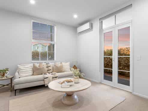 67 Hastings Street West, Sydenham