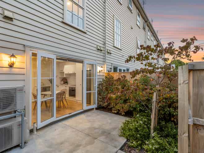 67 Hastings Street West, Sydenham