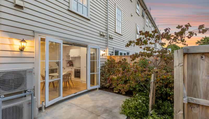 67 Hastings Street West, Sydenham