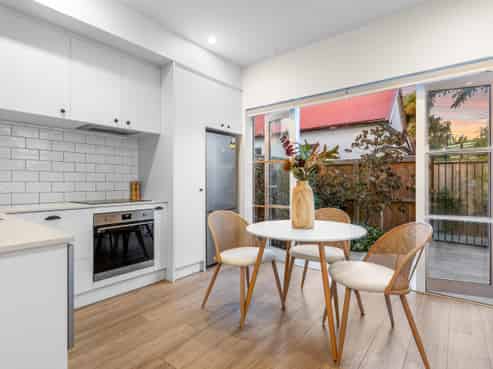 67 Hastings Street West, Sydenham