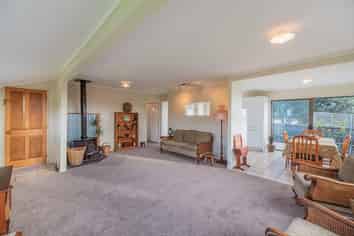 13 Freyberg Crescent, Waikanae Beach