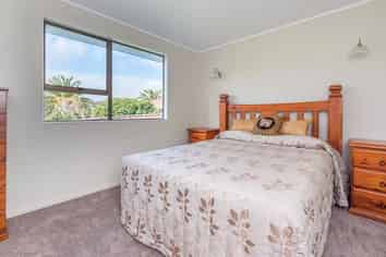 13 Freyberg Crescent, Waikanae Beach