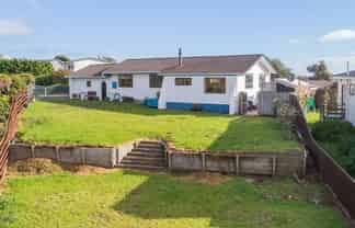 13 Freyberg Crescent, Waikanae Beach