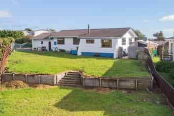 13 Freyberg Crescent, Waikanae Beach