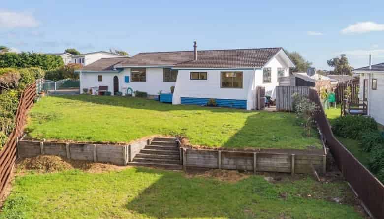 13 Freyberg Crescent, Waikanae Beach