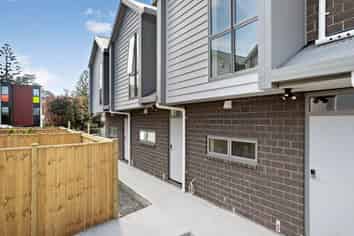 2/2b Walsall Street, Avondale