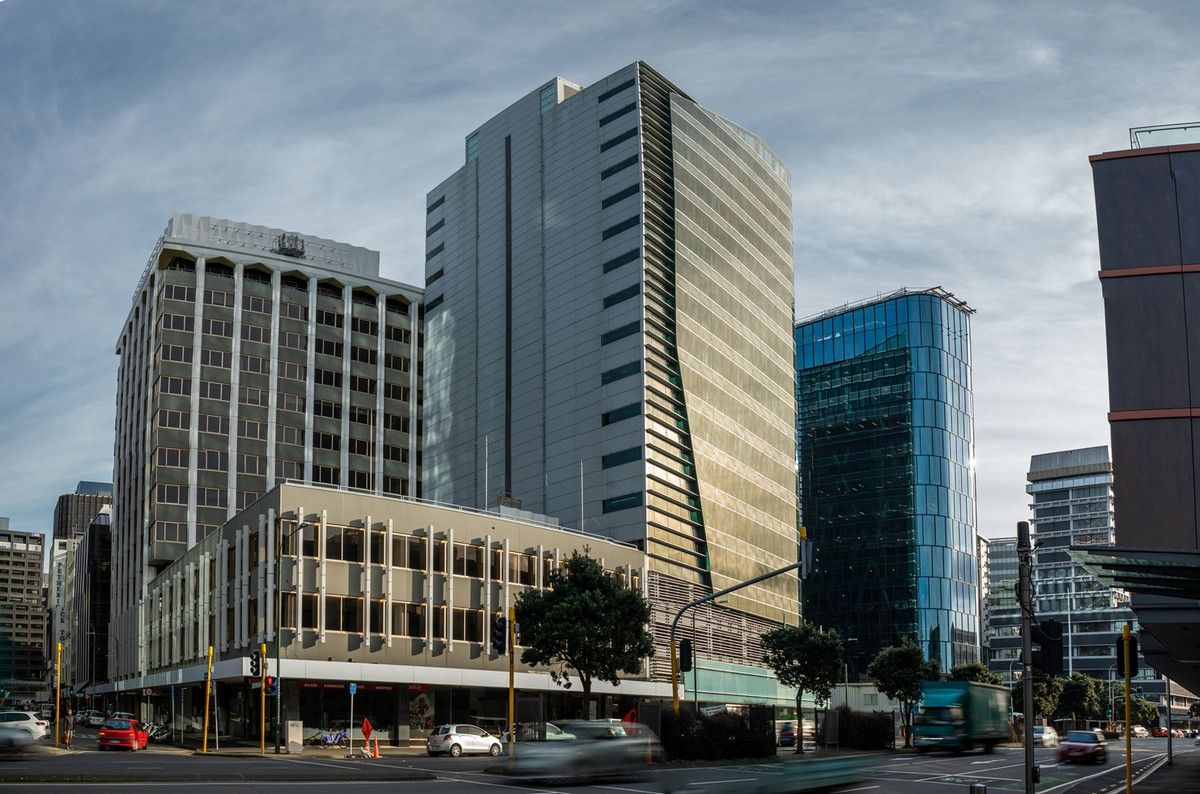 Office tower with waterfront views - Vista 2