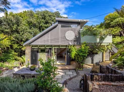 33 Beatty Parade, Surfdale