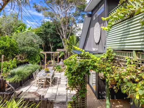 33 Beatty Parade, Surfdale