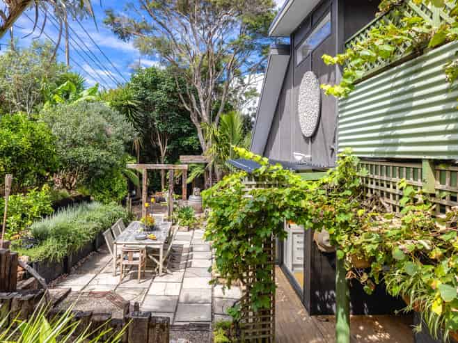 33 Beatty Parade, Surfdale