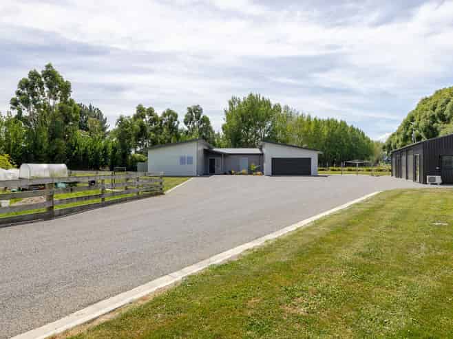 299 Reid Line East, Colyton