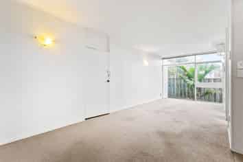 2/24A Landscape Road, Mount Eden