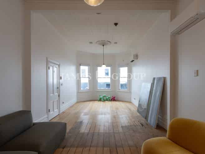 BOUTIQUE OFFICE WITH COURTYARD APPEAL