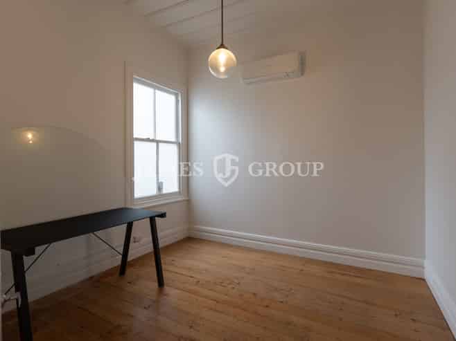 BOUTIQUE OFFICE WITH COURTYARD APPEAL