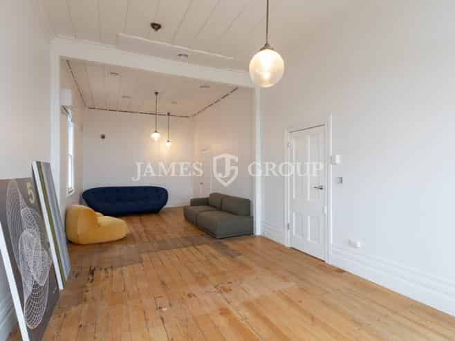 BOUTIQUE OFFICE WITH COURTYARD APPEAL