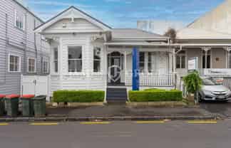 BOUTIQUE OFFICE WITH COURTYARD APPEAL