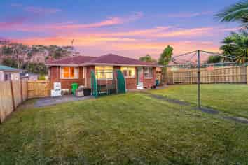 16 Thornlow Street, Glendene