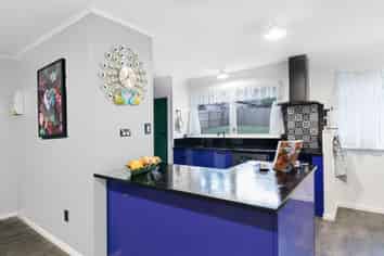 16 Thornlow Street, Glendene