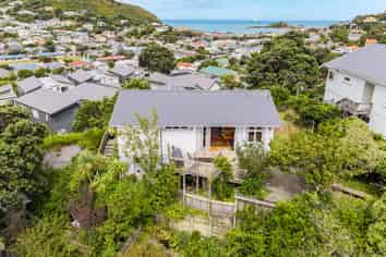 2A Severn Street, Island Bay