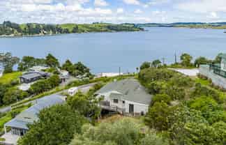 14 Cliff Street, Pahi