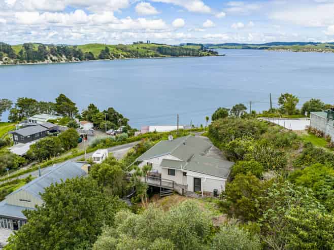 14 Cliff Street, Pahi