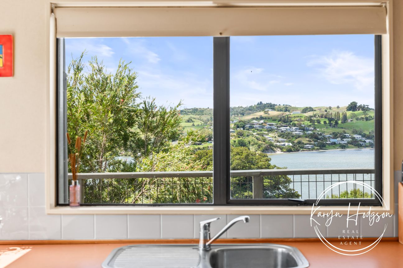 Elevated Coastal Views - Fler