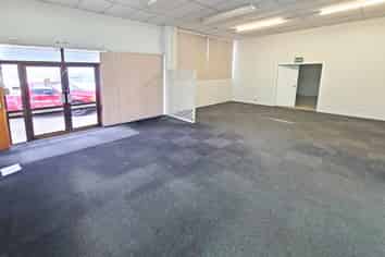 356M² ROAD FRONTAGE INDUSTRIAL
