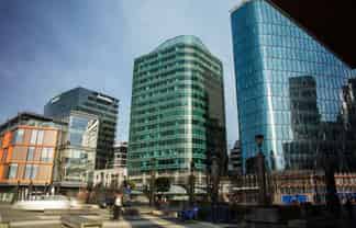 Attractive floor with expansive views