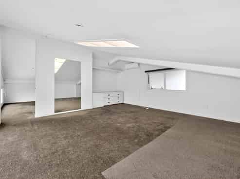 Barrys Point Beauty - Industrial Unit 204sqm